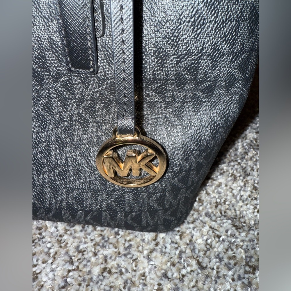 Michael Kors MK logo mini tote with logo crossbody strap - Picture 8 of 12